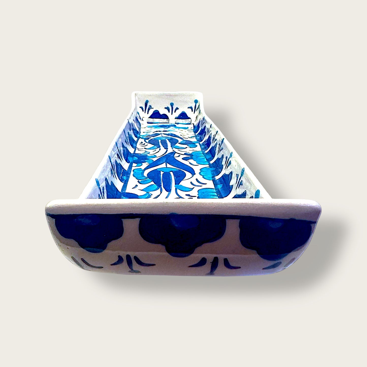 Handmade Ceramic Snack Dish 08 – Elegant & Functional Design
