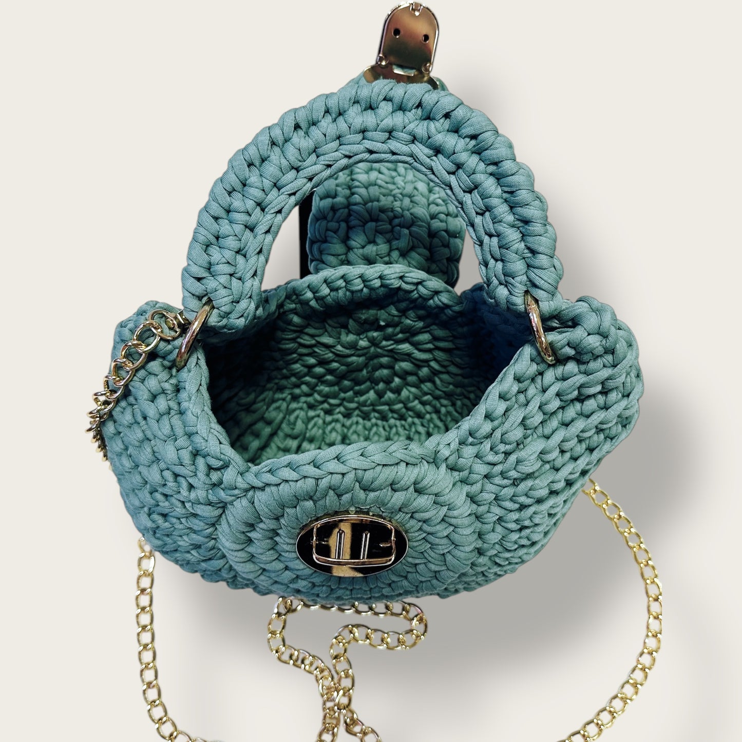 Handmade Crochet Handbag – Sculptural Knitted Design with Metal Clasp Closure